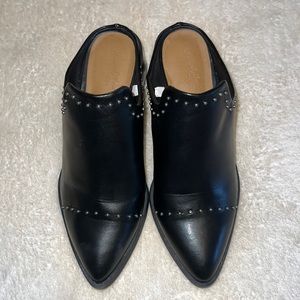 UNIVERSAL THREAD BLACK MULES. SIZE 6. Worn once. Perfect shape. Super cute!